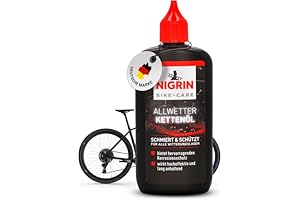 Fahrradkette wird mit Kettenöl geschmiert